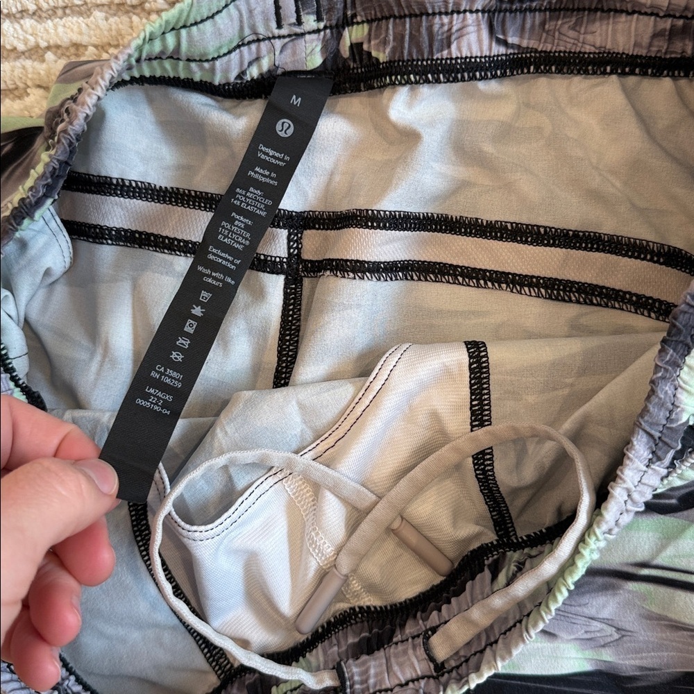 Lululemon Mens Pace Breaker Linerless Athletic Shorts 7” Paint Glide Green Black - Picture 5 of 9